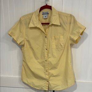 Columbia short sleeved, Yellow button-down, collared Shirt size M